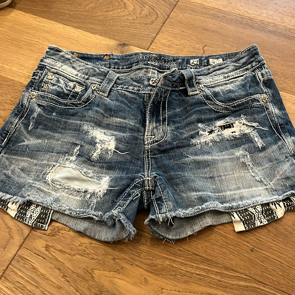 Miss Me Mid-Rise shorts - size 29